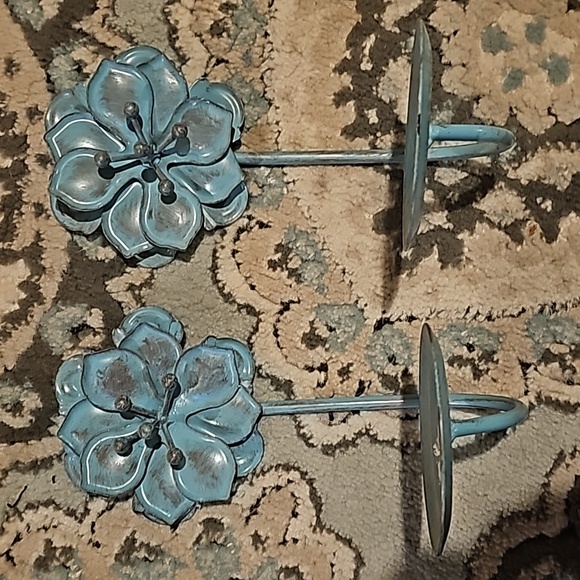 Set of 2 Candleholders - Picture 2 of 3